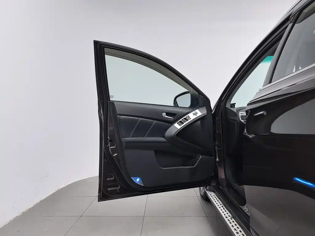 Luxgen U6 — миниатюра 8