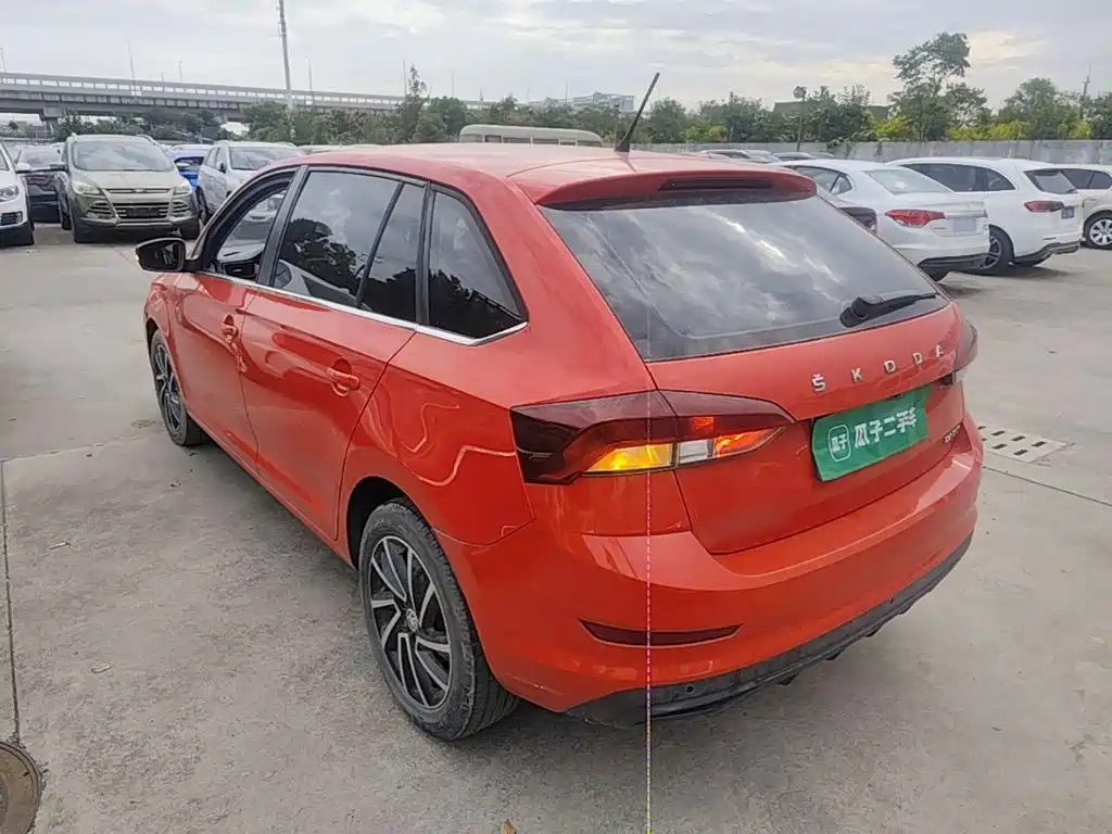 Skoda Rapid Spaceback — миниатюра 5