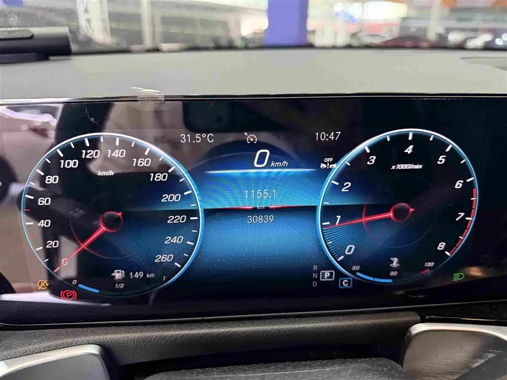 Mercedes-Benz GLB — миниатюра 11
