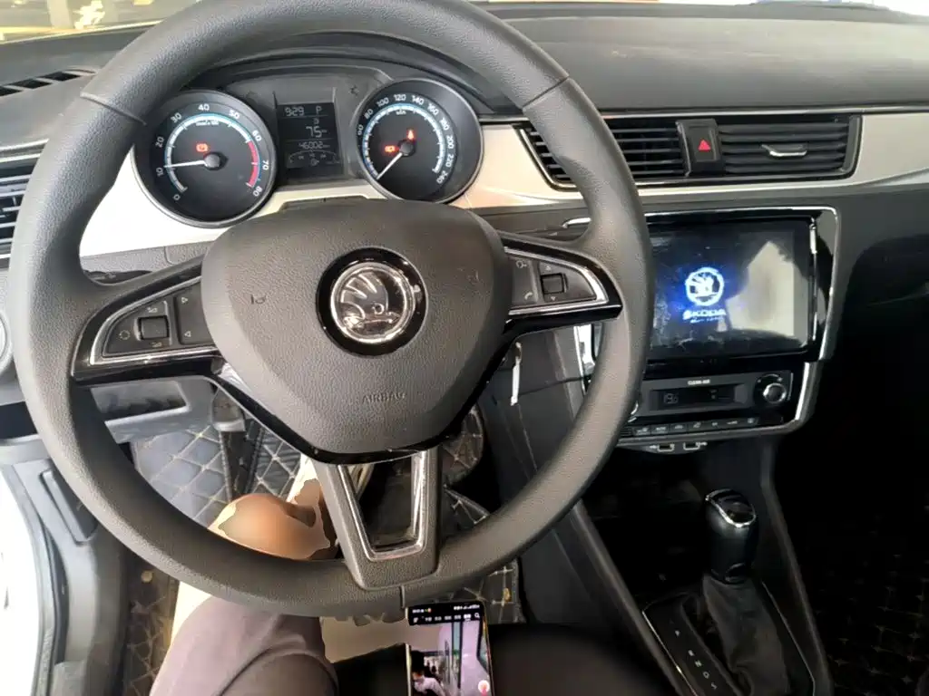 Skoda Rapid — миниатюра 10