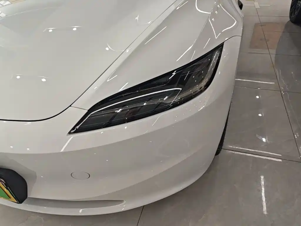 Tesla Model 3 — миниатюра 24