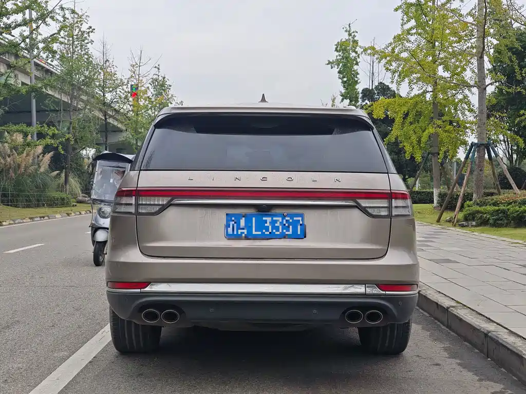 Lincoln Aviator — миниатюра 5