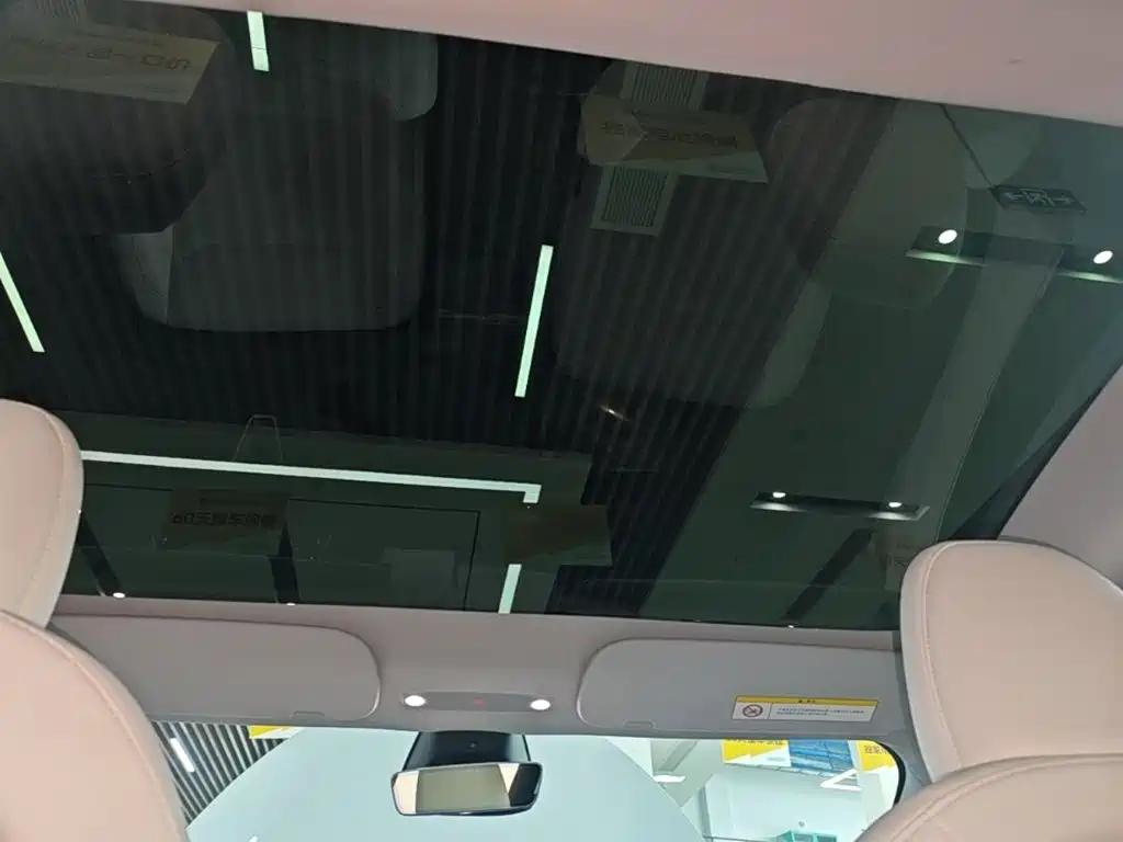 Tesla Model 3 — миниатюра 18