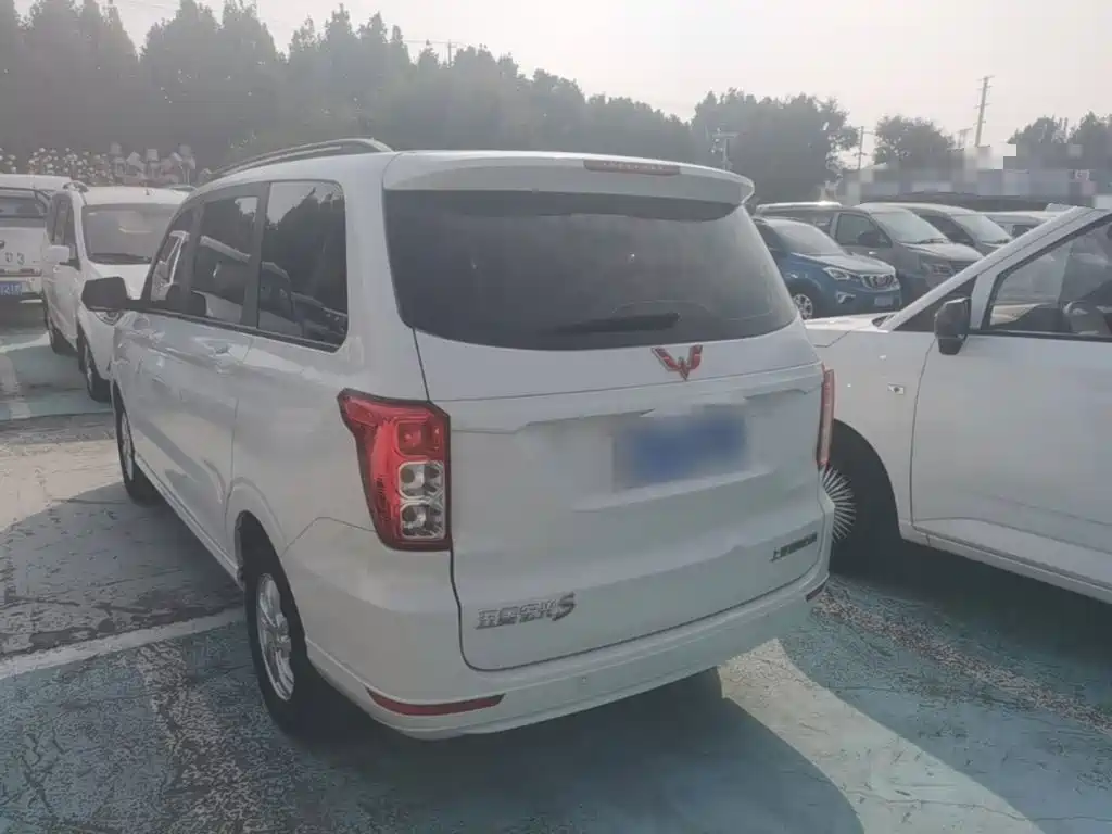 Wuling Hongguang — миниатюра 5