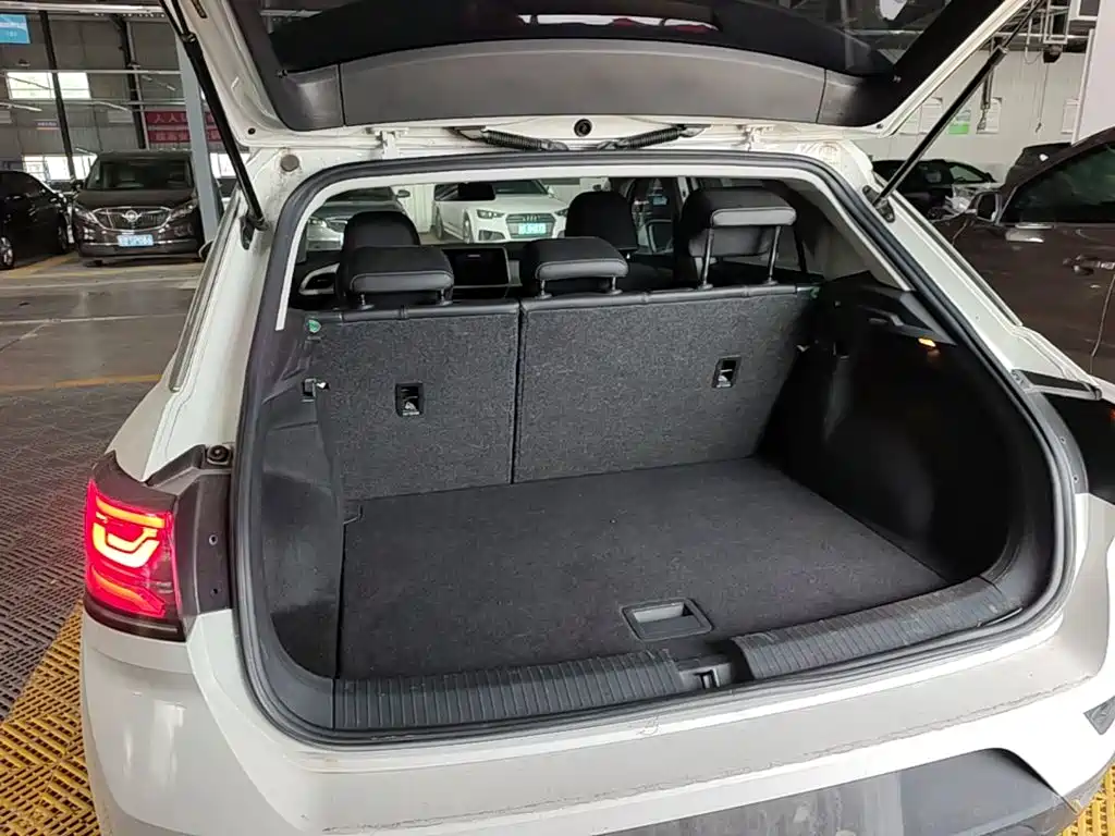 Volkswagen T-Roc — миниатюра 19