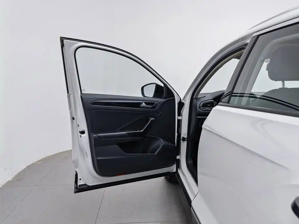 Volkswagen T-Roc — миниатюра 8