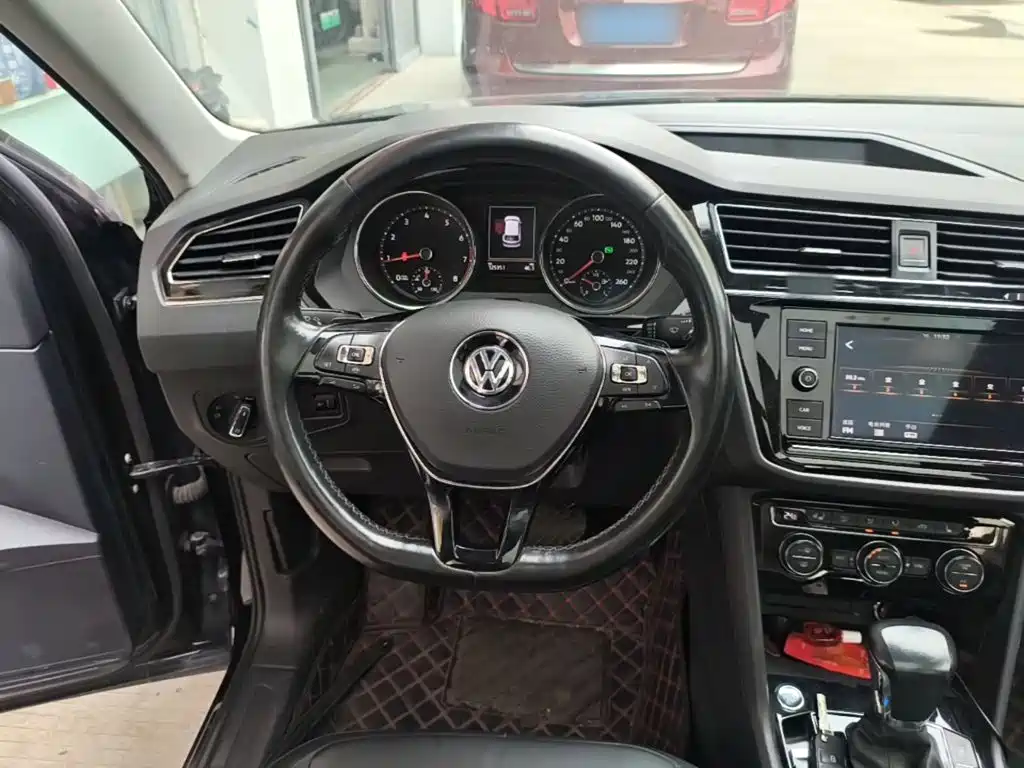 Volkswagen Tiguan L — миниатюра 11