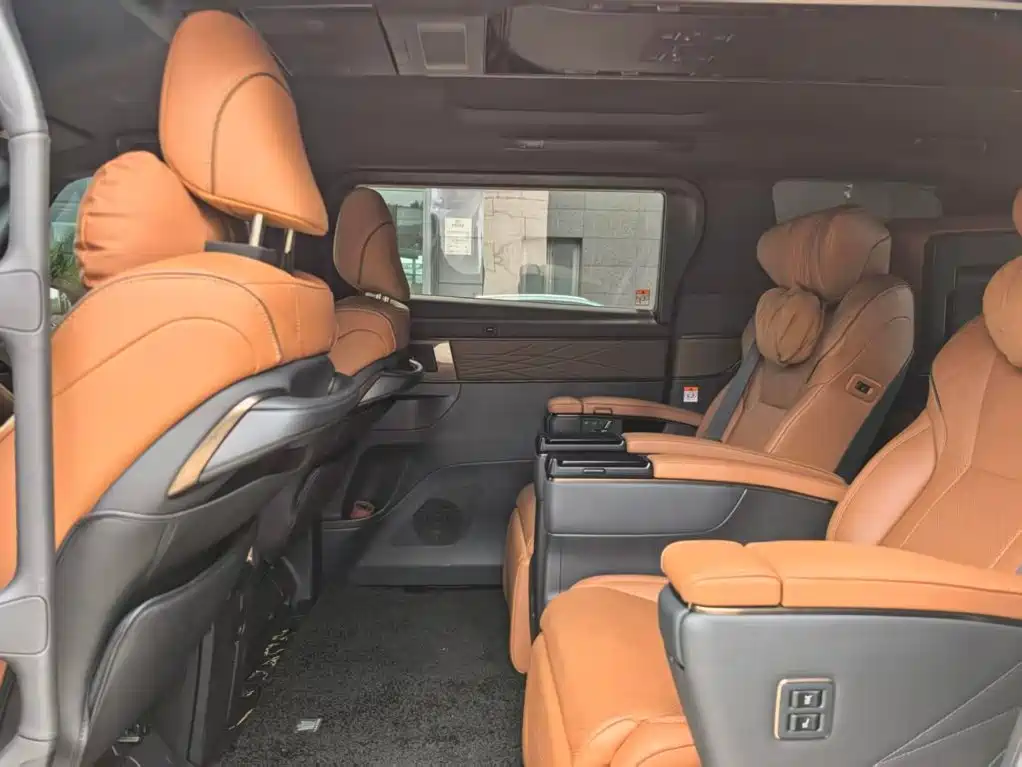 Toyota Vellfire — миниатюра 8