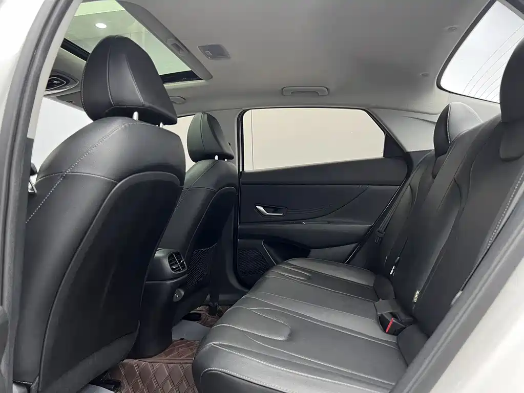 Hyundai Elantra — миниатюра 8