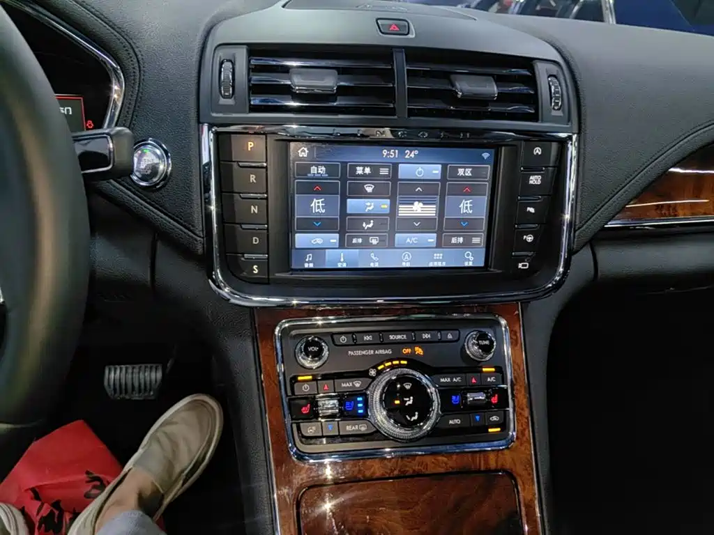 Lincoln Continental — миниатюра 13