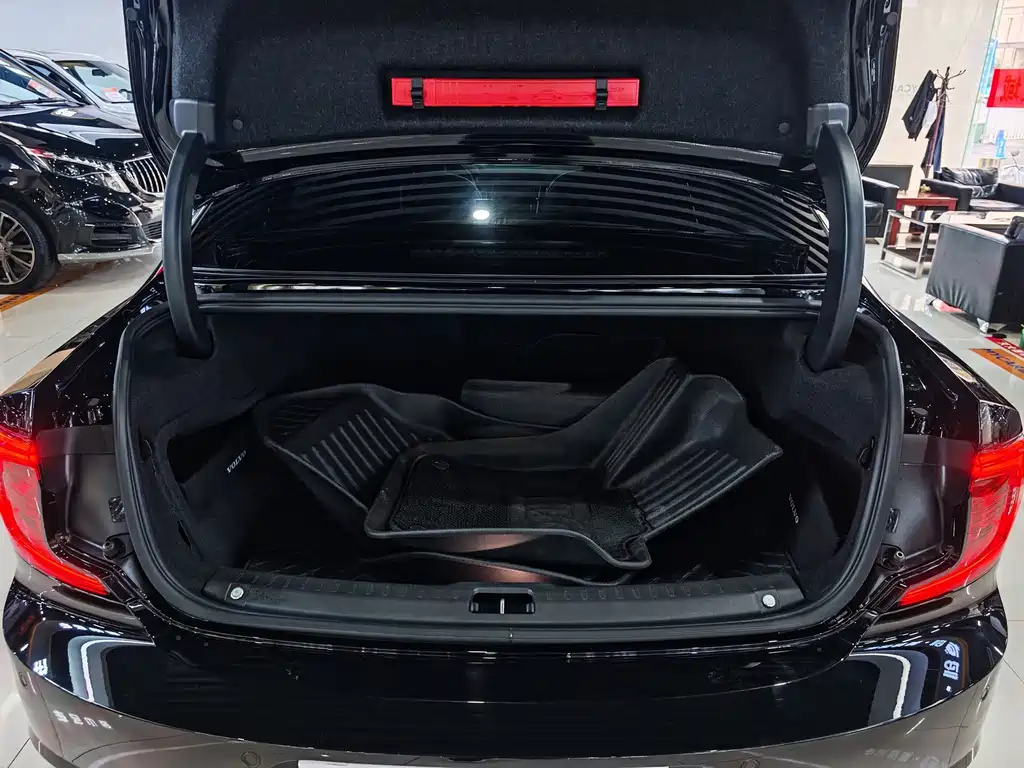 Volvo S90 — миниатюра 11