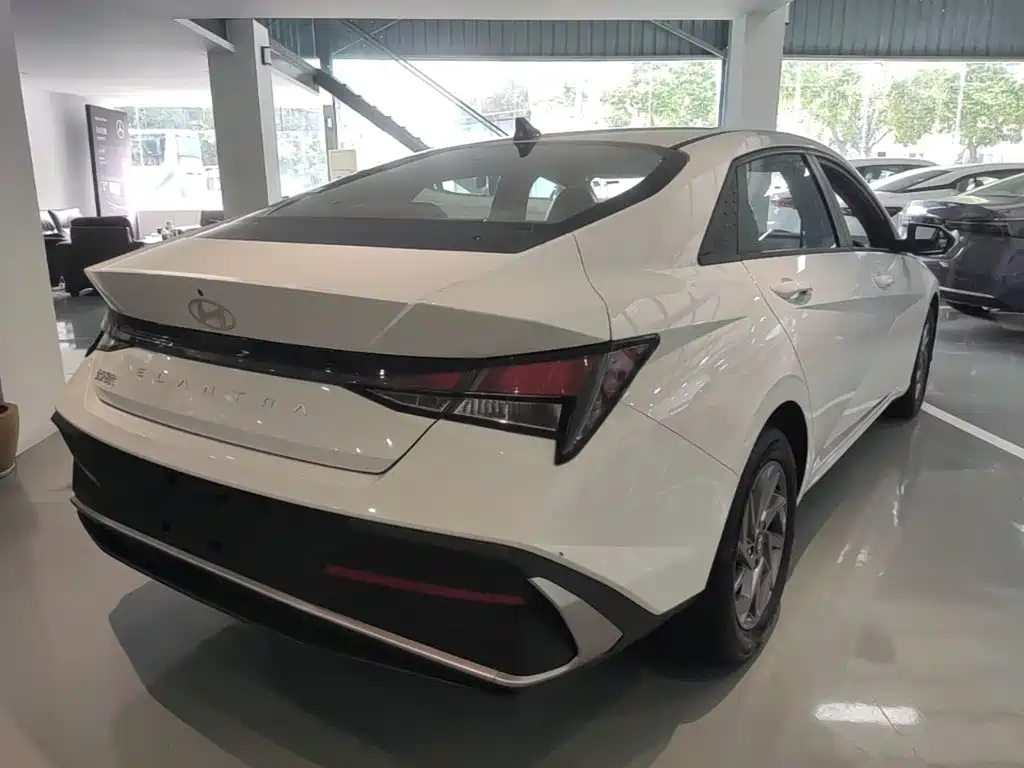 Hyundai Elantra — миниатюра 7