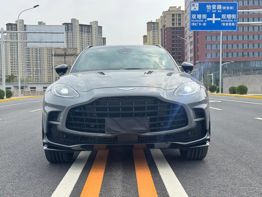 Aston Martin DBX 2025 4.0T V8 707