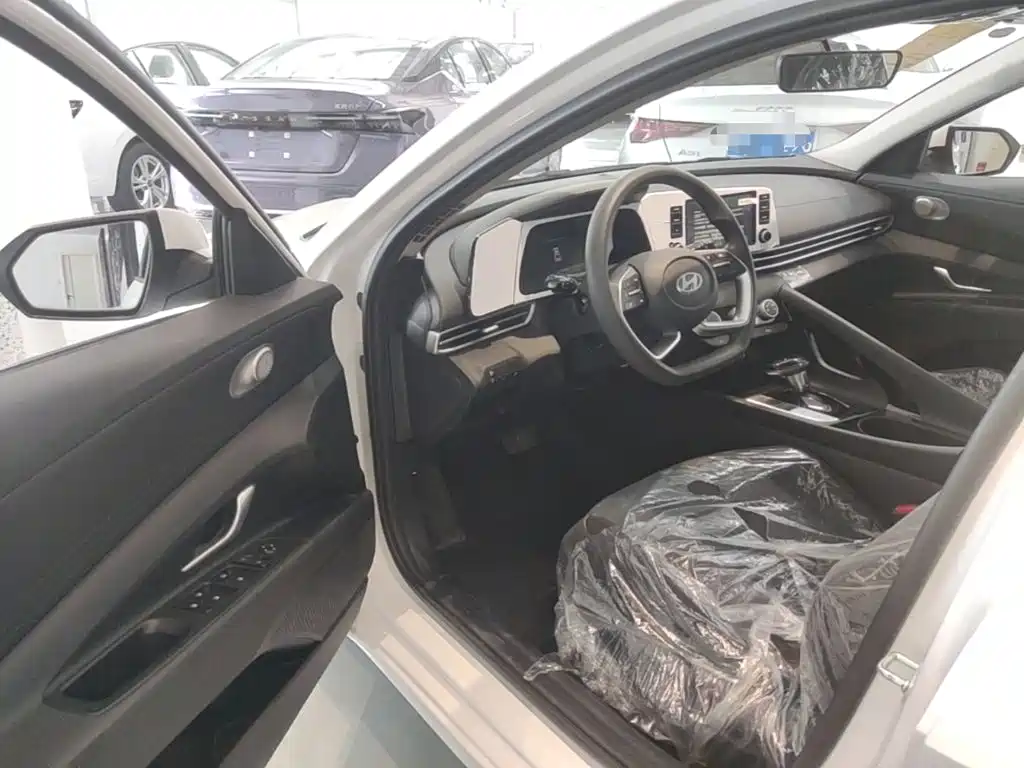 Hyundai Elantra — миниатюра 16