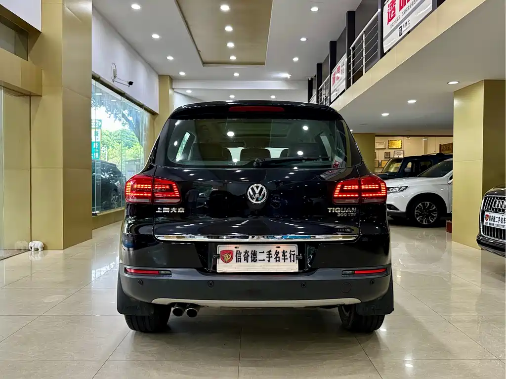 Volkswagen Tiguan 2016 300TSI AT Luxury