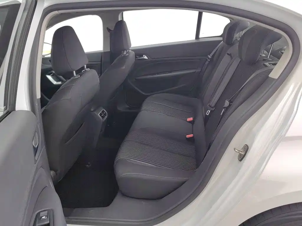 Peugeot 408 — миниатюра 15