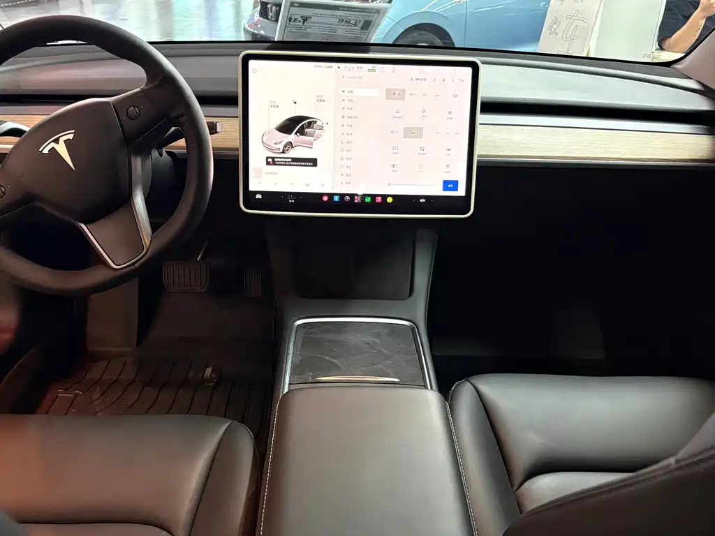 Tesla Model 3 — миниатюра 9