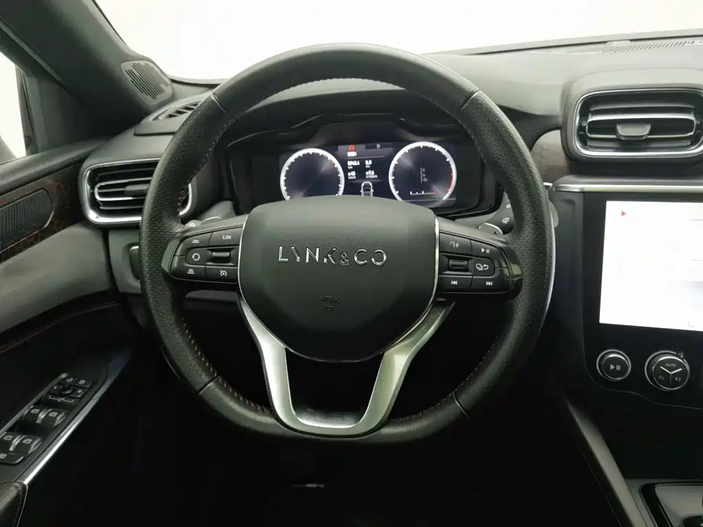 Lynk & Co 03 — миниатюра 11