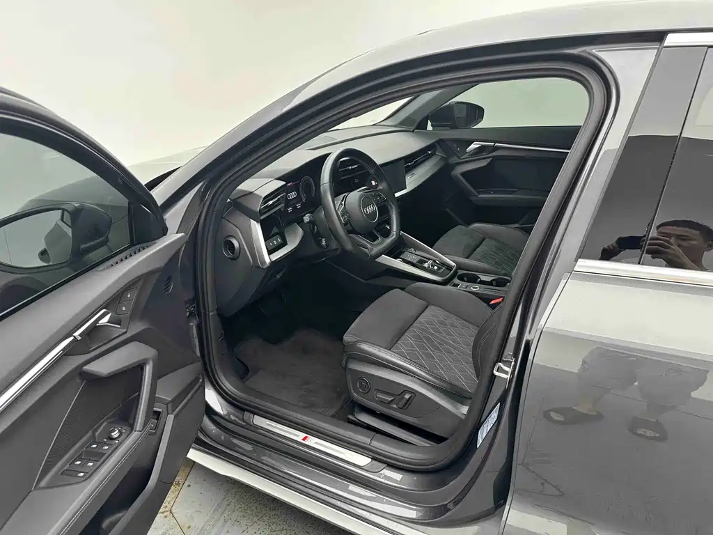 Audi A3 2023 Sportback 35 TFSI Luxury Sport