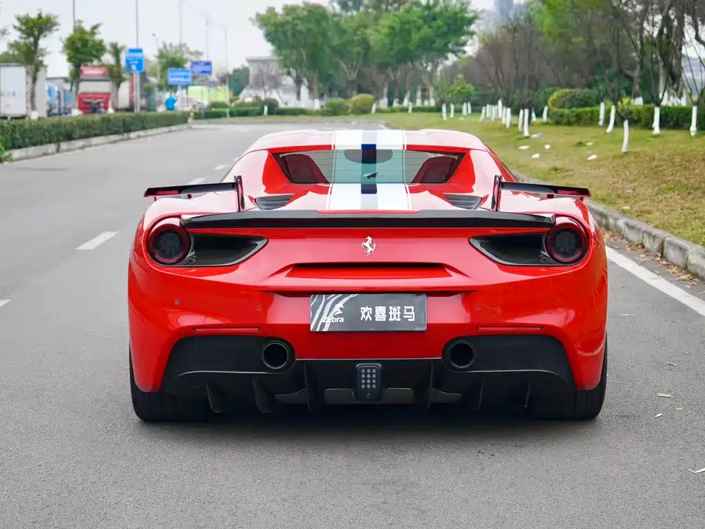 FERRARI 488