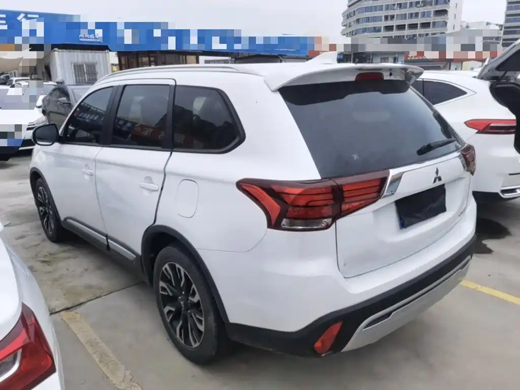 Mitsubishi Outlander — миниатюра 5