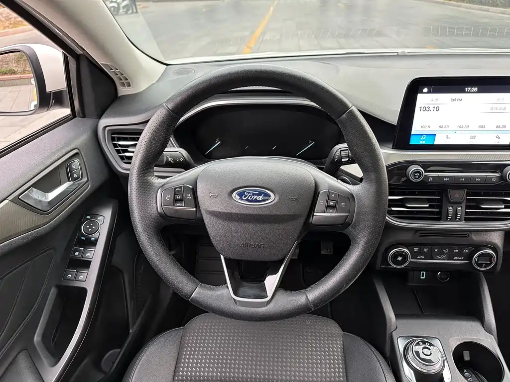 Ford Focus — миниатюра 11