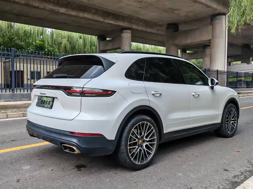 Porsche Cayenne — миниатюра 4