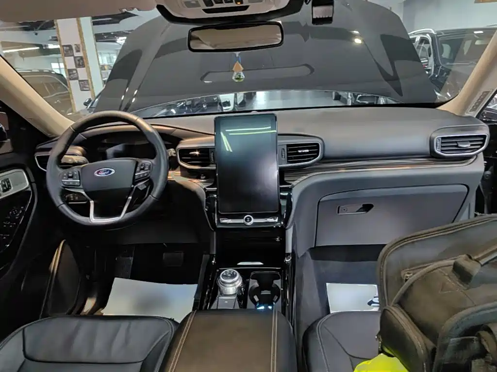 Ford Explorer — миниатюра 10