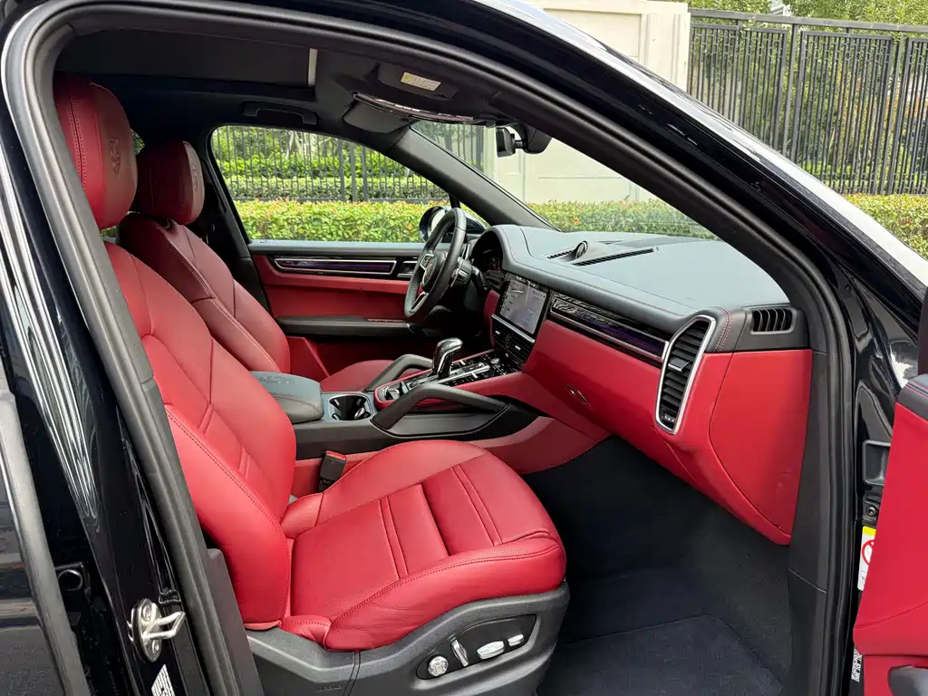 Porsche Cayenne — миниатюра 9