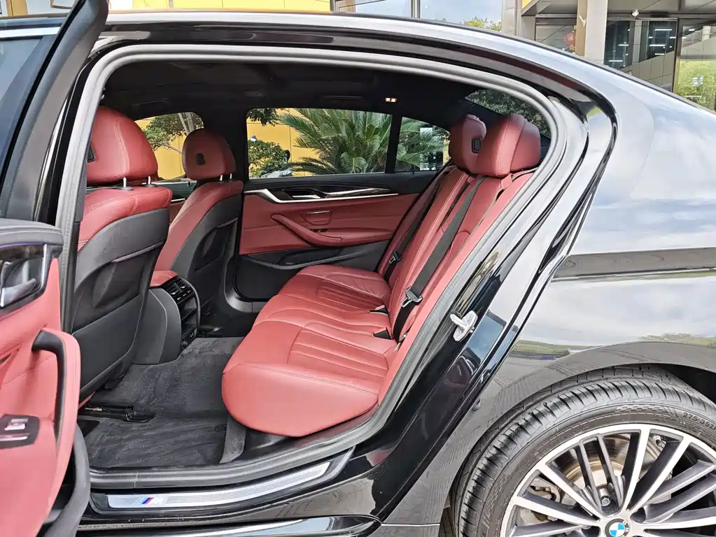 BMW 5 Series — миниатюра 8