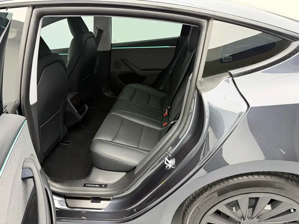 Tesla Model 3 — миниатюра 12