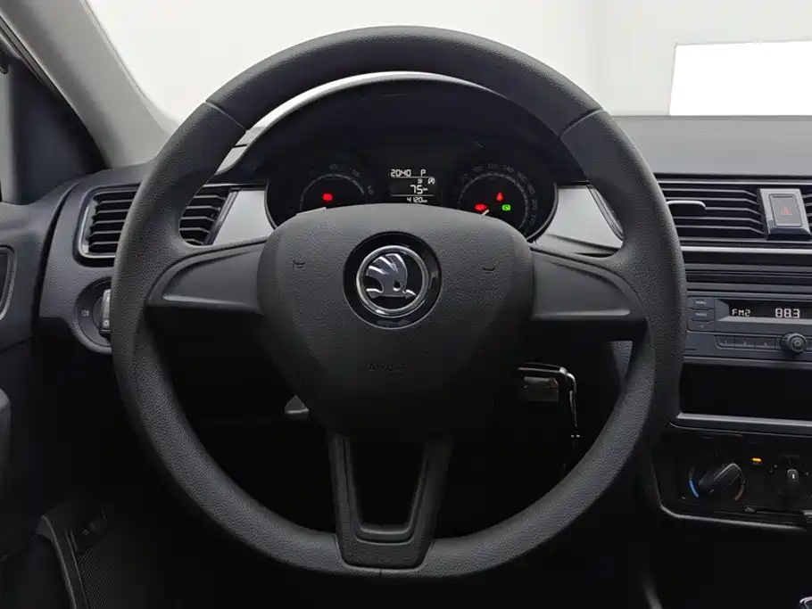 Skoda Rapid — миниатюра 15