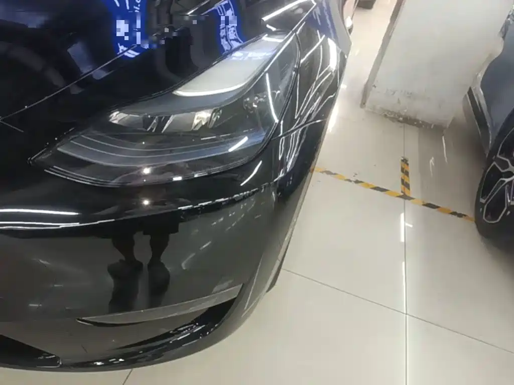Tesla Model Y — миниатюра 24