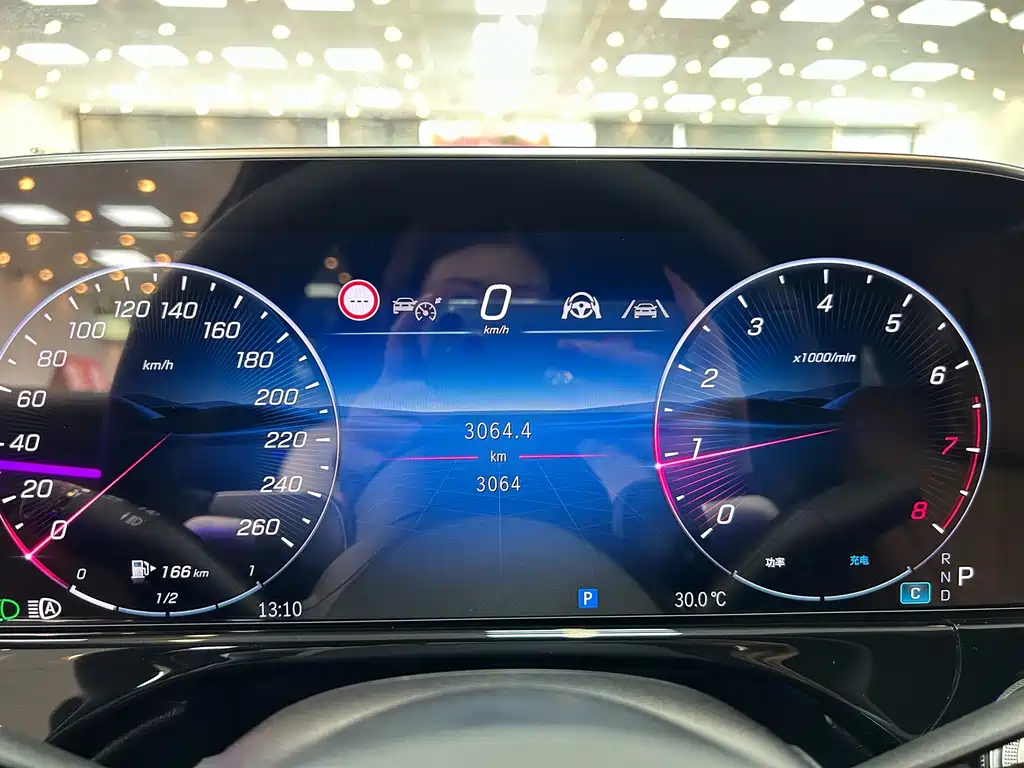 Mercedes-Benz E-Class — миниатюра 4