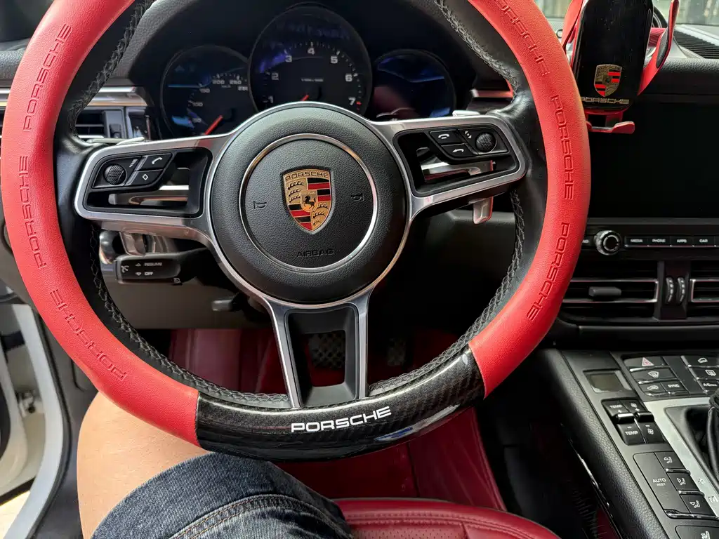 Porsche Macan — миниатюра 3