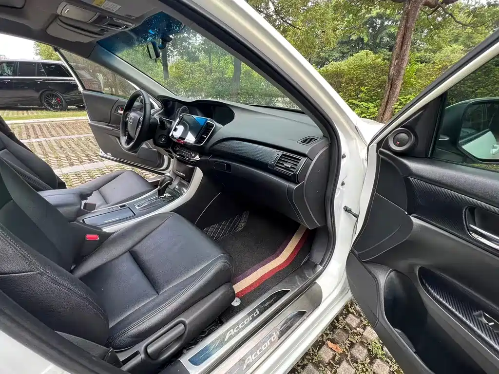 Honda Accord — миниатюра 13