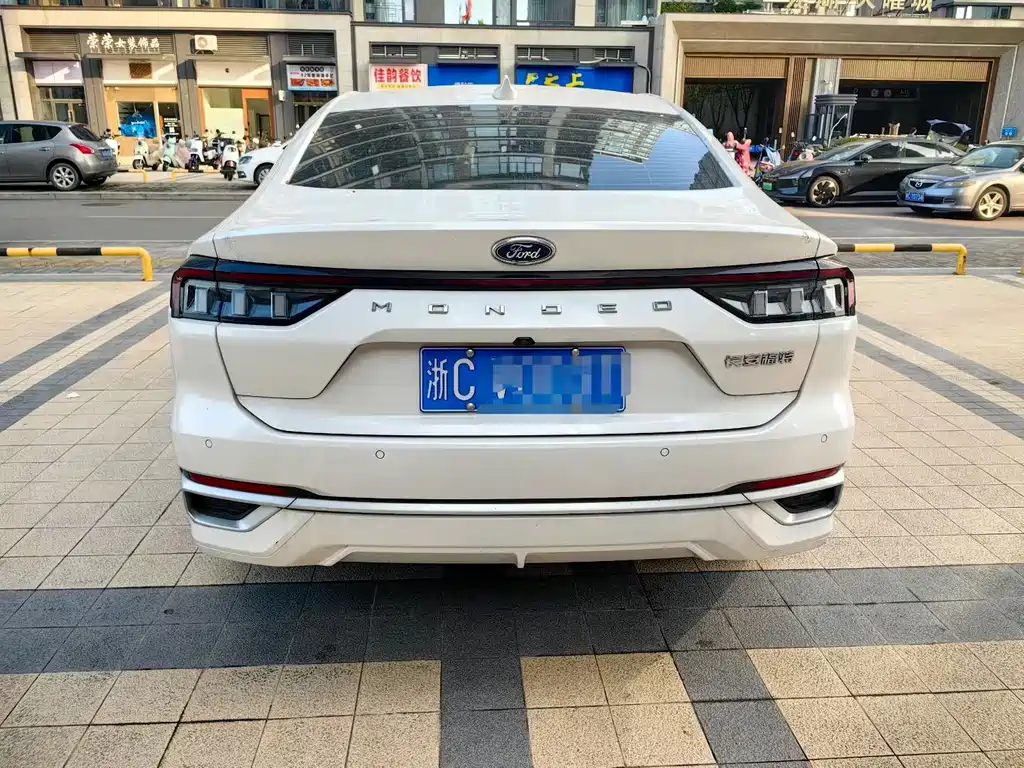 Ford Mondeo — миниатюра 8