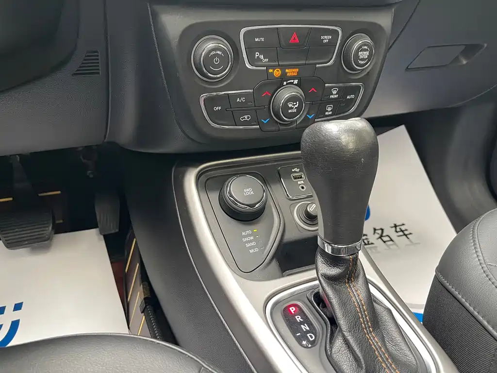 Jeep Compass — миниатюра 6