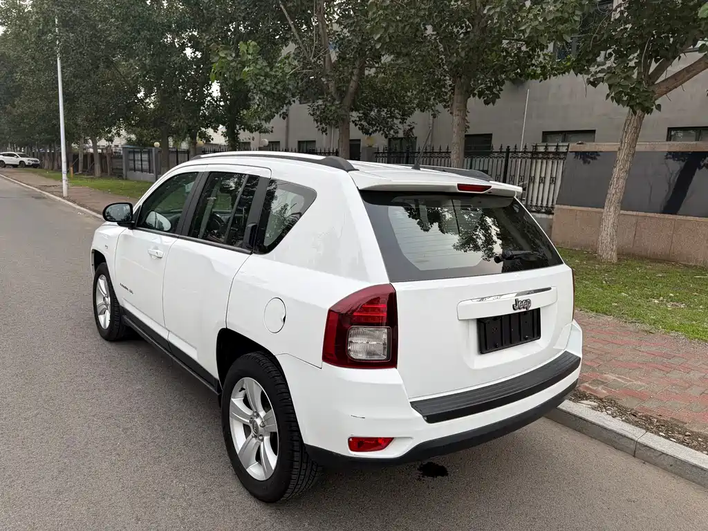 Jeep Compass (Import) — миниатюра 12