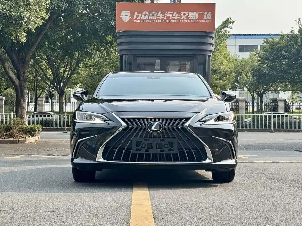 Lexus ES — миниатюра 2