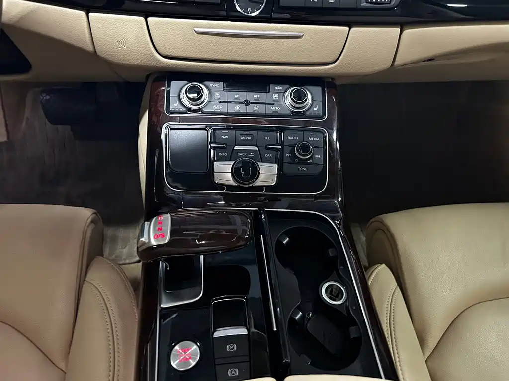 Audi A8 — миниатюра 9
