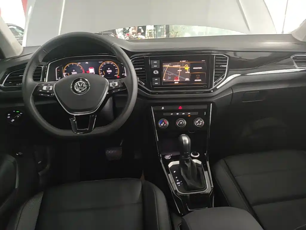 Volkswagen T-Roc — миниатюра 10