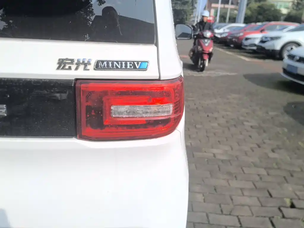 Wuling MINIEV — миниатюра 8