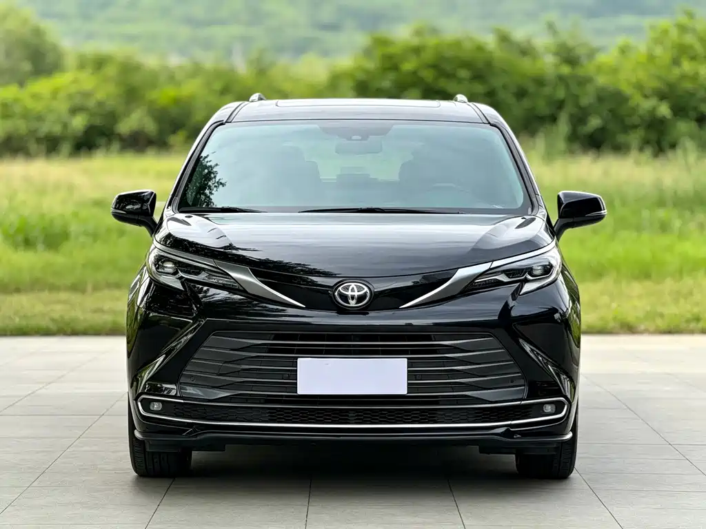 Toyota Sienna — миниатюра 2