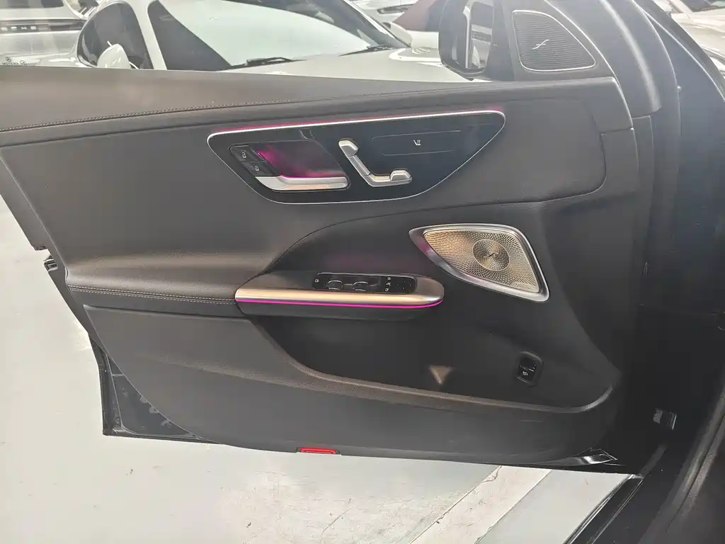 Mercedes-Benz C-Class — миниатюра 9