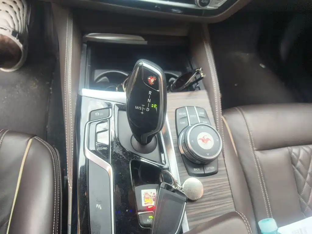 BMW 5 Series — миниатюра 7