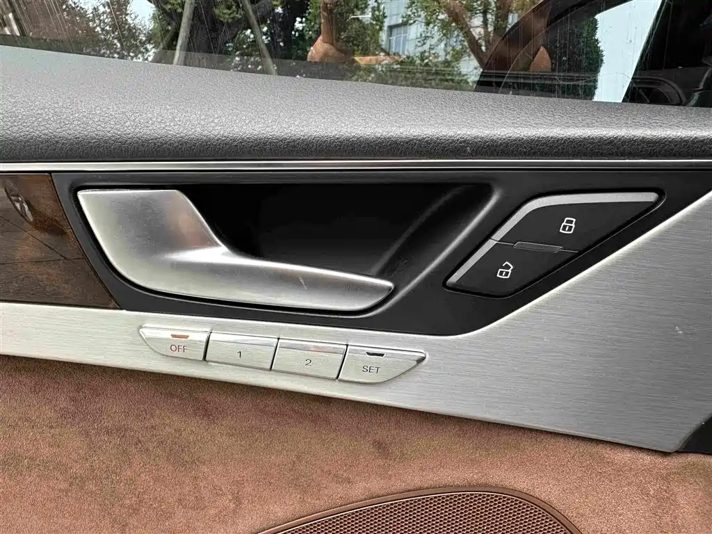 Audi A8 — миниатюра 8