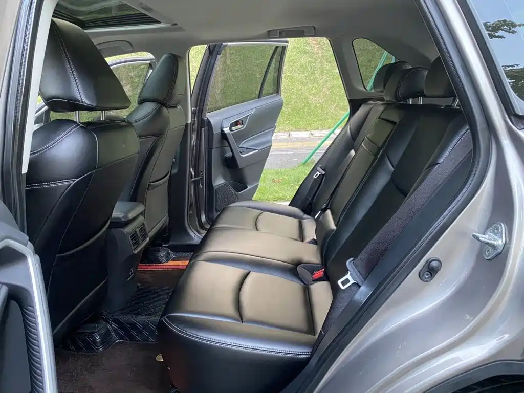 Toyota RAV4 — миниатюра 11