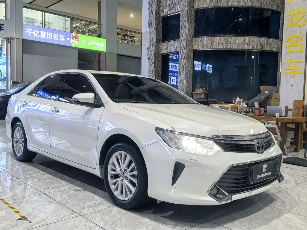 Toyota Camry — миниатюра 3