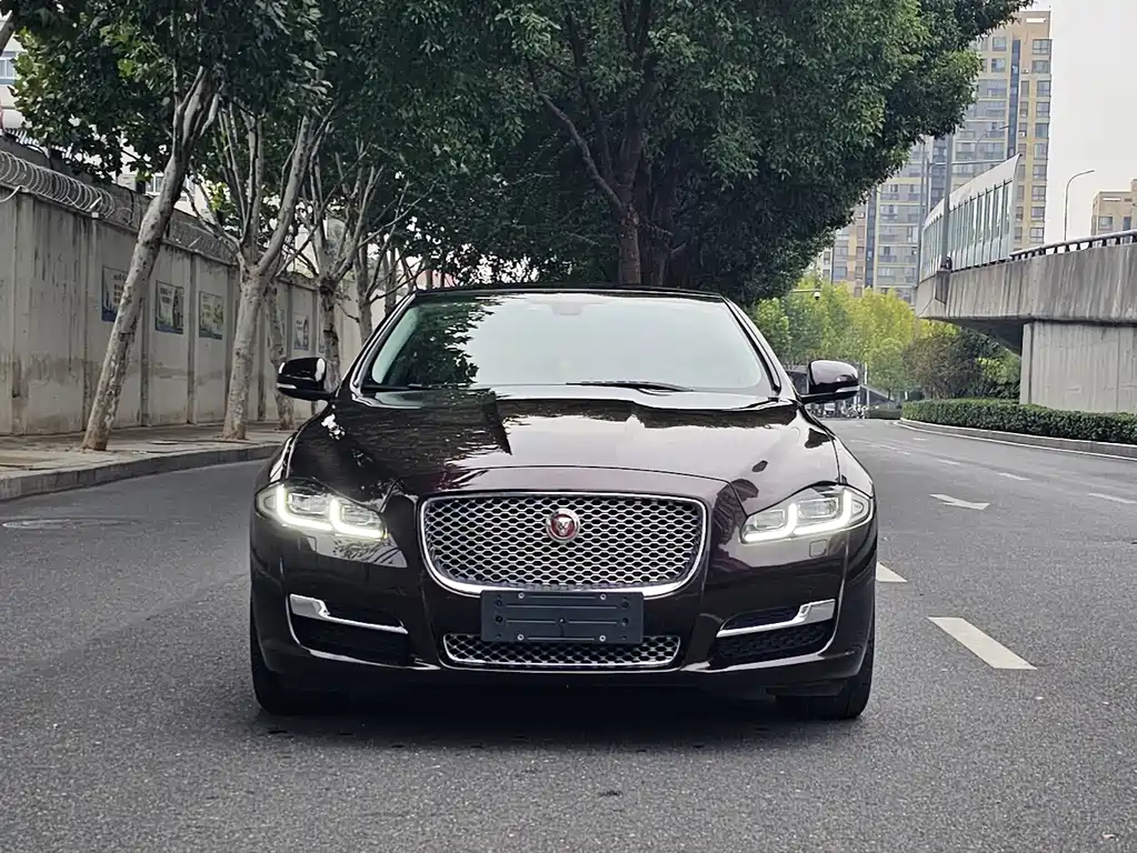 Jaguar XJ — миниатюра 2
